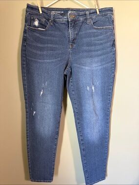 WOMEN’S STYLE AND COMPANY BLUE JEANS -
14L